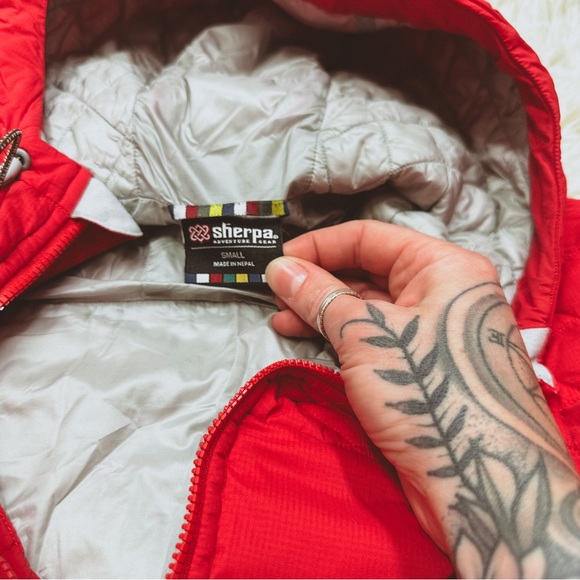 ❌SOLD❌Sherpa adventure gear red down jacket puffer hooded S - Picture 4 of 7